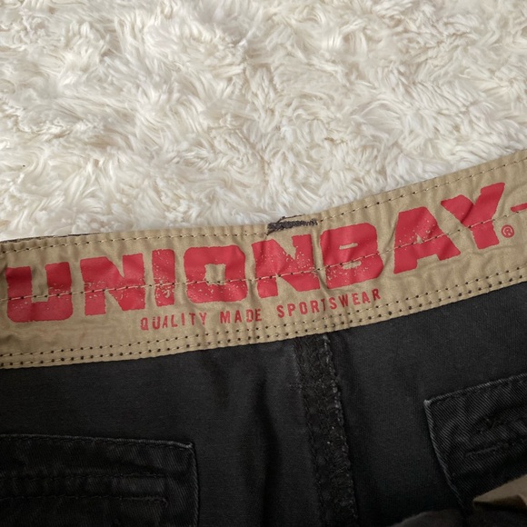 UNIONBAY DISTRESSED BLACK CARGO SHORTS, 100% COTTON,  32 - Picture 4 of 5